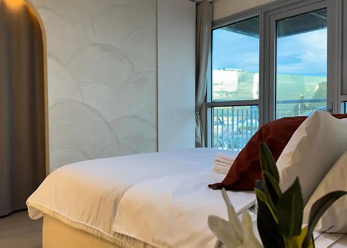 Panoramic Landscape And Seaview, 2br, Near Airport, 8m