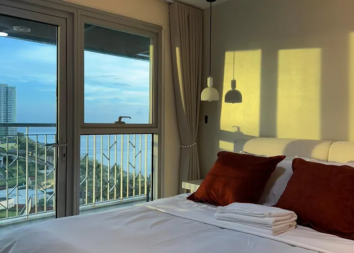 Panoramic Landscape And Seaview, 2br, Near Airport, 8m